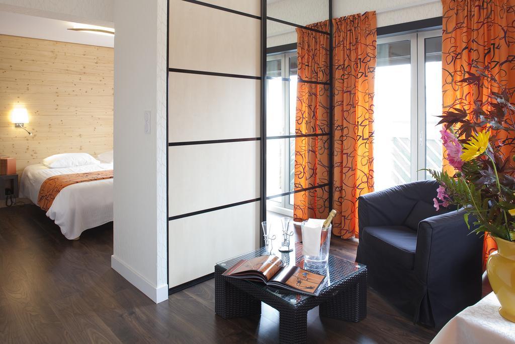 Logis Hotel Clair Matin Льо Шамбон-сюр-Линьон Екстериор снимка