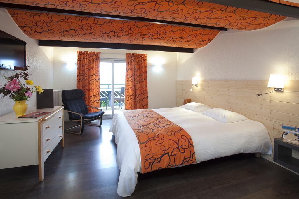Logis Hotel Clair Matin Льо Шамбон-сюр-Линьон Екстериор снимка